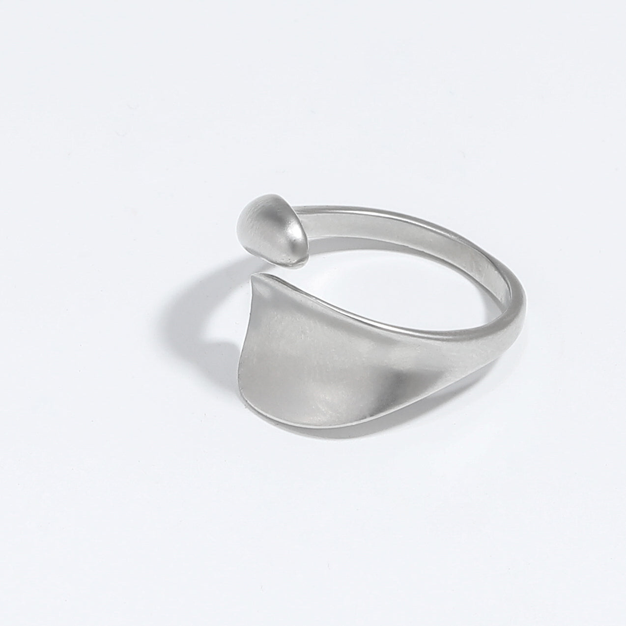 Curvy curve ring