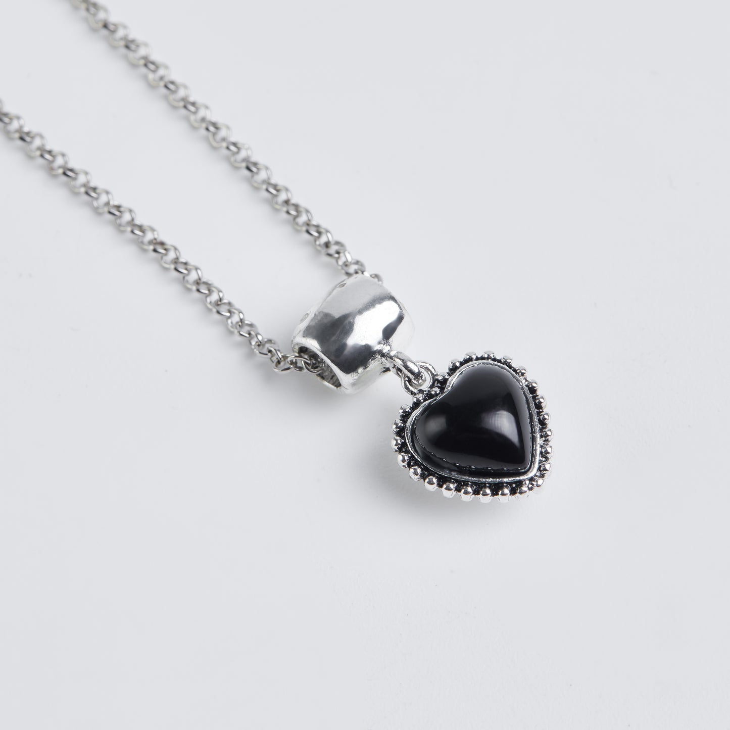 Heart noir necklace