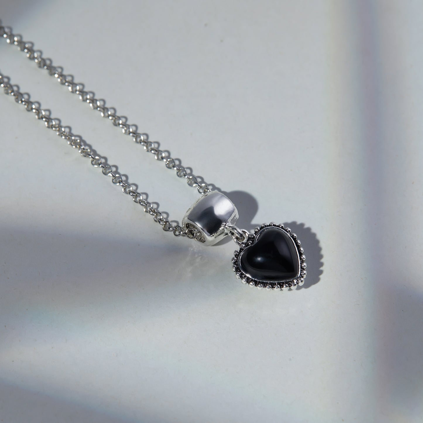 Heart noir necklace