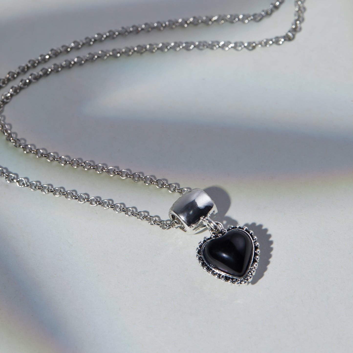 Heart noir necklace